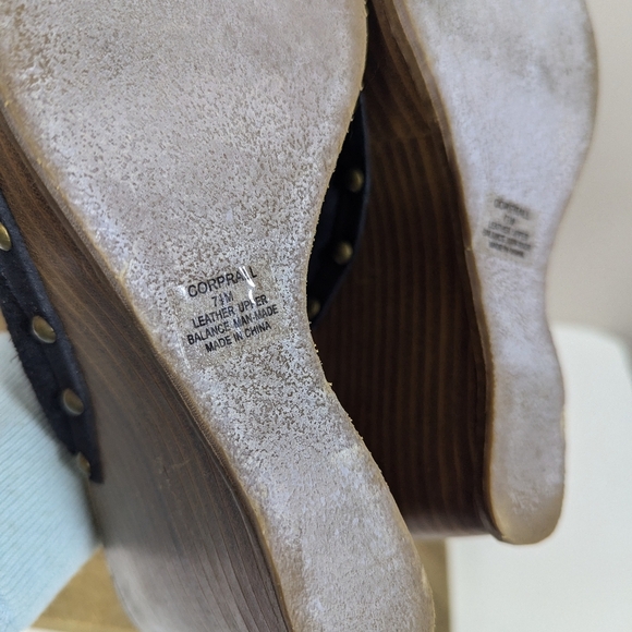 Steve Madden Suede Shearling Clogs Size 7.5 Black Leather Studded Wedge Platform - Picture 12 of 12